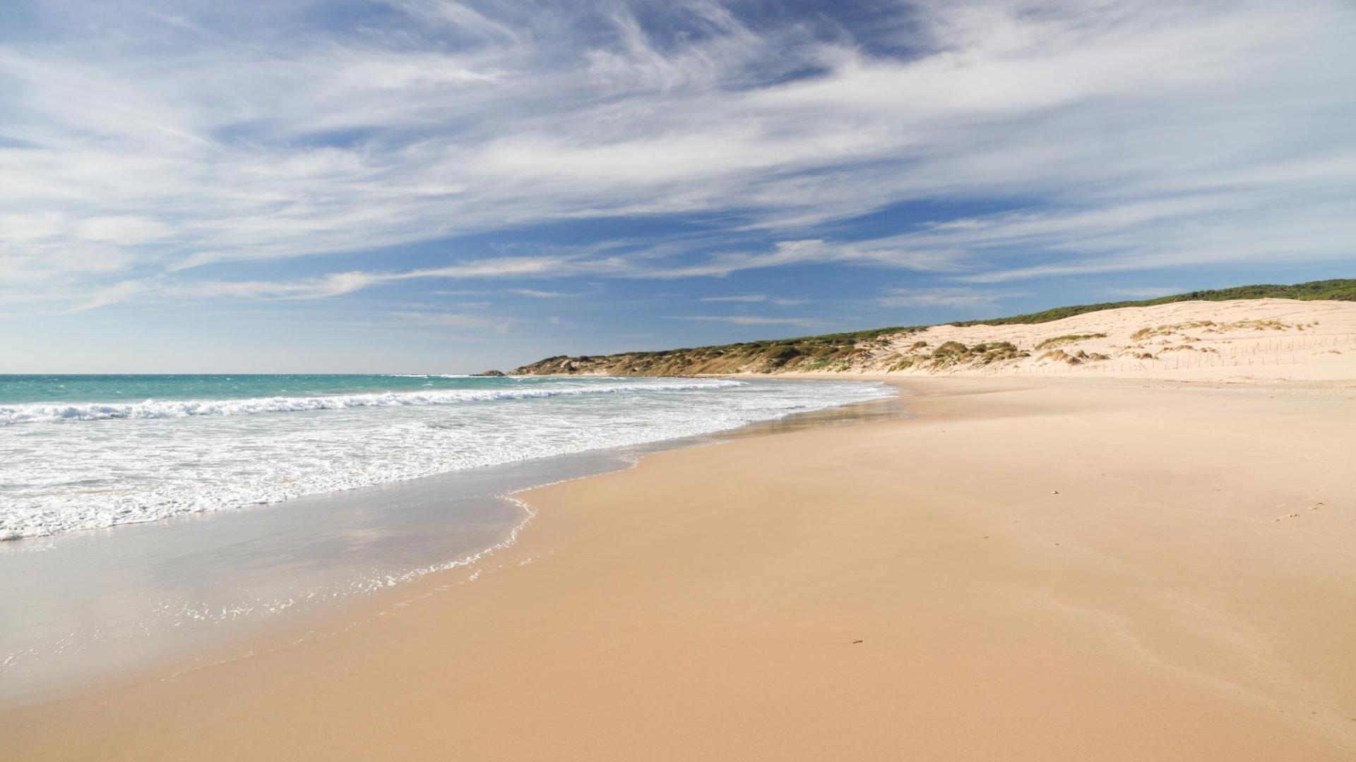 夏日的瓦尔德瓦卡罗斯海滩 - 全球精彩海滩目的地之一