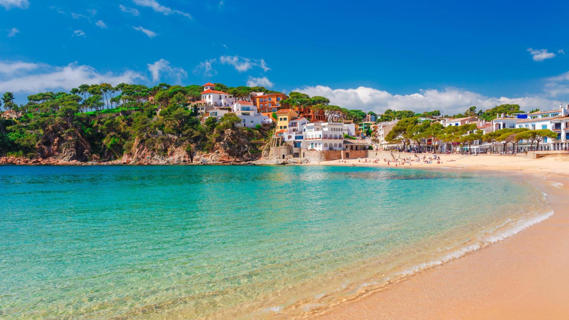 夏日的亞弗朗克海灘(llafranc) - 全球精彩海滩目的地之一