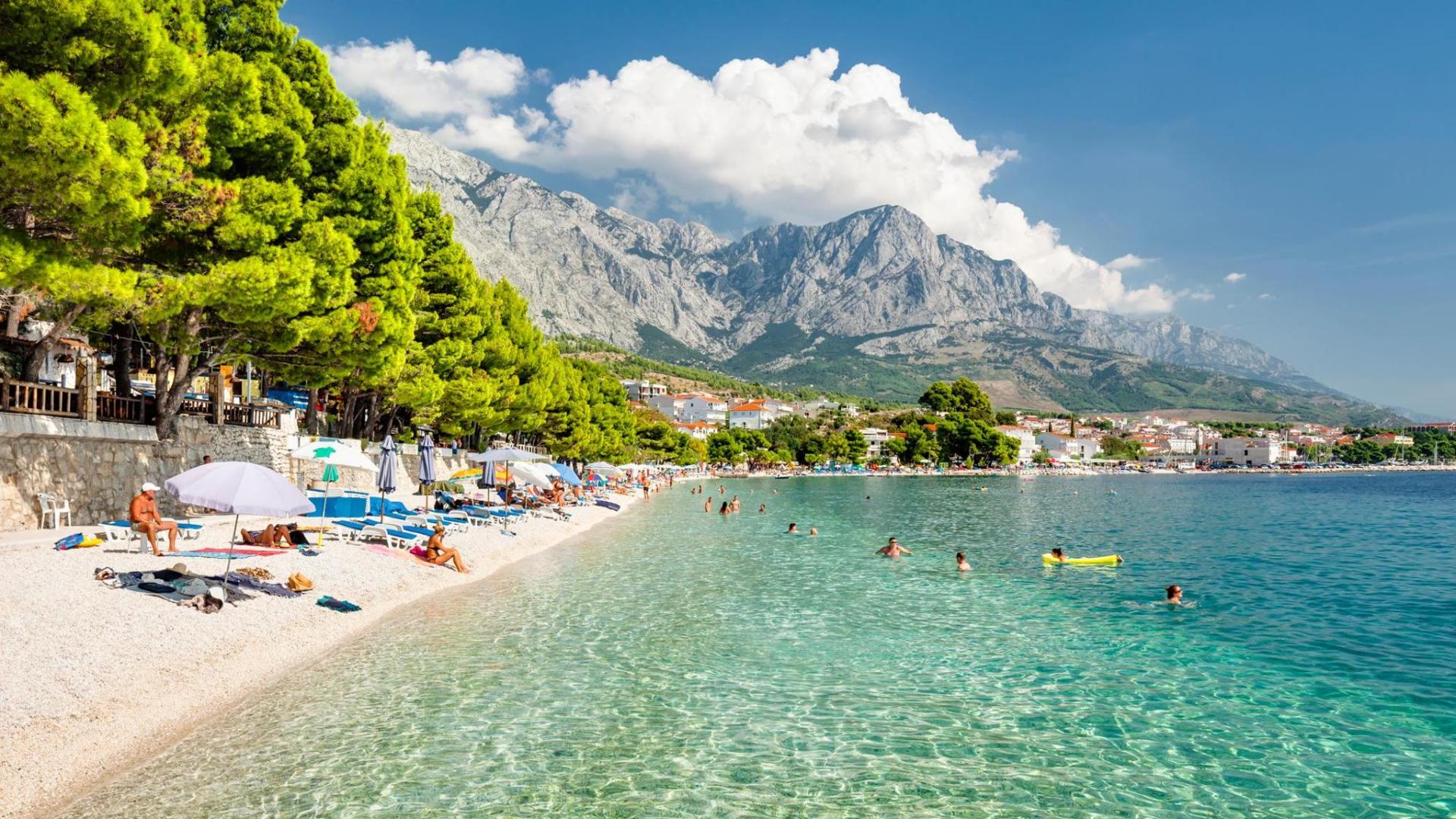 夏日的尼科利娜海灘(nikolina beach) - 全球精彩海滩目的地之一