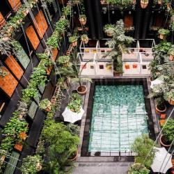 带泳池的酒店  36家带泳池的酒店位于浦东新区 