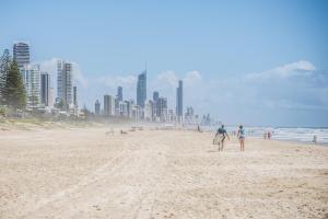 冲浪者天堂海滩（Surfers Paradise Beach）