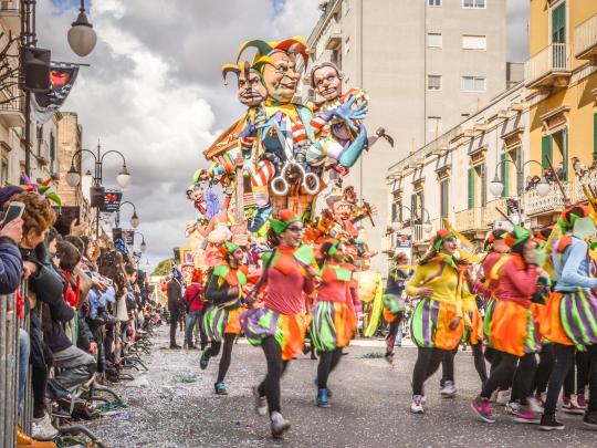 carnevale-in-italy-all-you-need-to-know-about-carnival-learn-italian-go